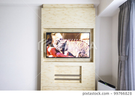 電視板壁掛式電視和板房室內時尚形像素材 電視板壁掛式電視和板房室內時尚形像素材 99766828
