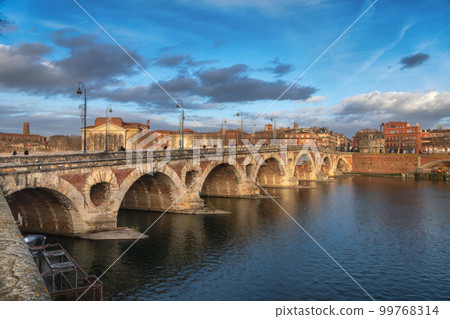 Pont Neuf in Toulouse, France Pont Neuf in Toulouse, France 99768314