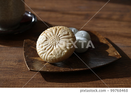 While placed on the confectionery plate on the table 99768468