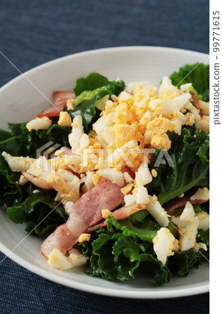 Petit vert and bacon mimosa salad (home-cooked) 99771615