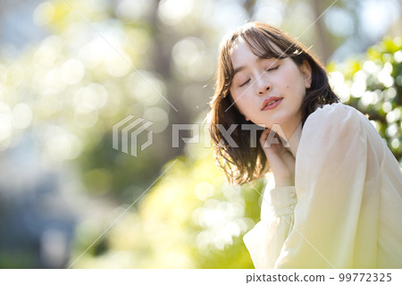 A young woman with semi-long hair A young woman with semi-long hair 99772325