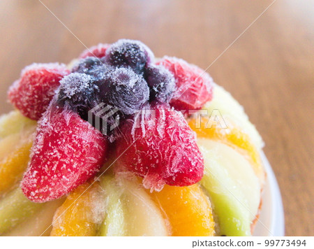 Dessert whole cake fruit tart Dessert whole cake fruit tart 99773494