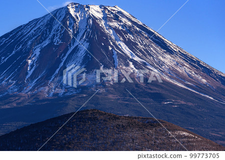 Kodaki Fuji in winter, superb view from Lake Shoji 99773705