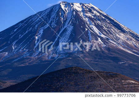 Kodaki Fuji in winter, superb view from Lake Shoji 99773706