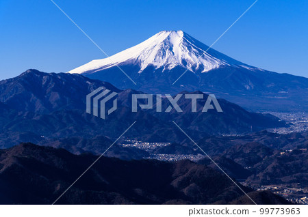 A superb view of the mountain range and Mt. Fuji seen from Mt. 99773963