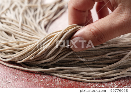 Raw soba 99776038