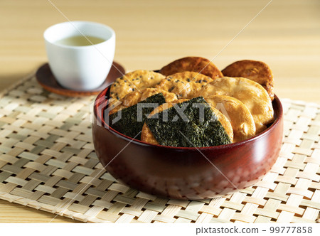 rice crackers 99777858