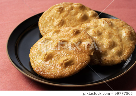 rice crackers 99777865