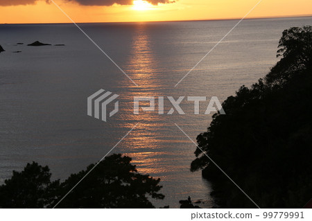 Sunset at Sehama Beach, Nishiizu Town 99779991