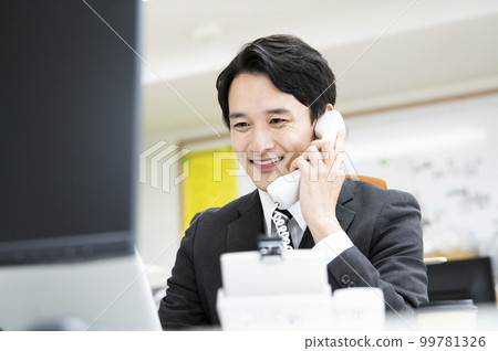 商務辦公電話男性電話微笑 99781326