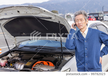 Senior man troubled by engine trouble Senior man troubled by engine trouble 99782023