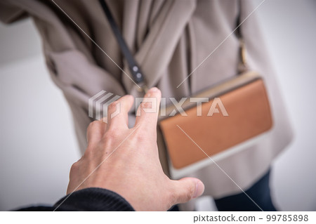 The hand of a man who steals a wallet Crime 99785898