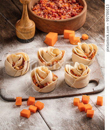 Semi-finished rose shaped manti dumplings 99786013