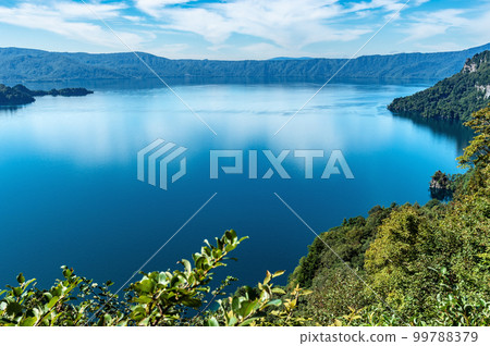 [Lake Towada, Aomori Prefecture] A large panoramic view of Lake Towada from the view 99788379