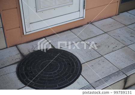 entrance manhole 99789131