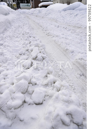 Crunchy snow road Crunchy snow road 99789822