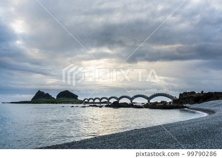 Landscape view of the beautiful eight cross-Sea arch bridge across the pacific ocean coast at Sanxiantai islet (Three Saints Island), East Coast National Scenic Area, Taitung, Taiwan. 99790286