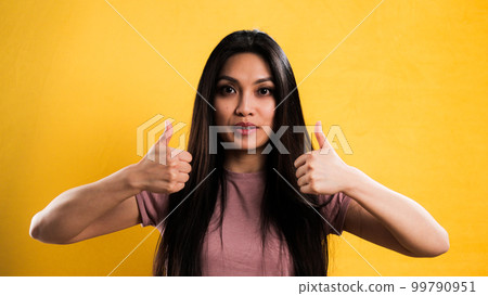 Pretty Asian girl in close-up 99790951