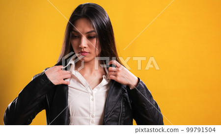 Portrait of a young pretty woman 99791504