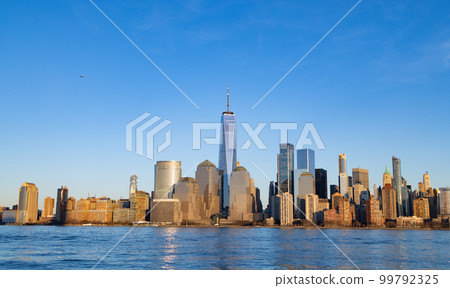 Panoramic skyline of Manhattan on a sunny day - travel photography Panoramic skyline of Manhattan on a sunny day - travel photography 99792325
