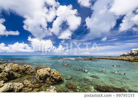 Beautiful coastal scenery of Wanlitong in Kenting National Park, Pingtung, Taiwan. Beautiful coastal scenery of Wanlitong in Kenting National Park, Pingtung, Taiwan. 99795155