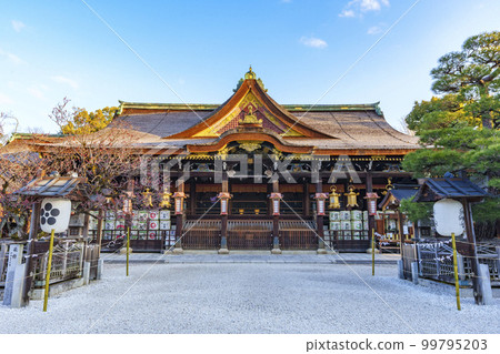 早春的北野天滿宮(京都府上京區馬喰町) 早春的北野天滿宮(京都府上京區馬喰町) 99795203