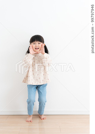 child's whole body 99797946