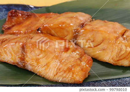 海豚紅燒魚菜 99798010