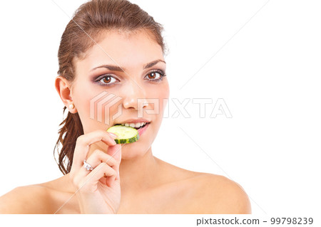 Portrait of a beautiful young woman Portrait of a beautiful young woman 99798239