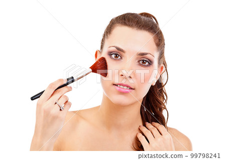 Portrait of a beautiful young woman 99798241