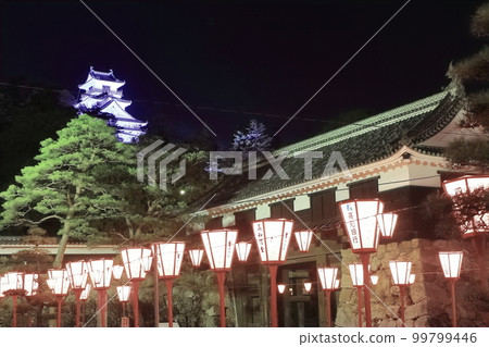 [高知縣]高知城夜景點亮（天守閣和大手門） 99799446