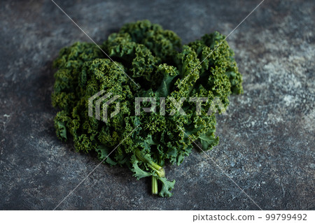 卡里諾羽衣甘藍配新鮮蔬菜 99799492