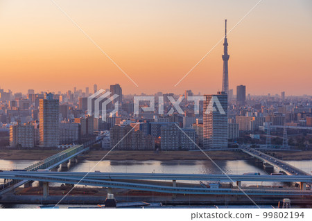 (東京)東京城市景觀墨田區,江東區,江戶川區,夜景 (東京)東京城市景觀墨田區,江東區,江戶川區,夜景 99802194