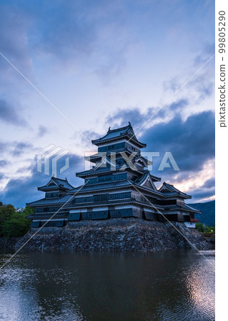 松本城堡在黎明 松本城堡在黎明 99805290