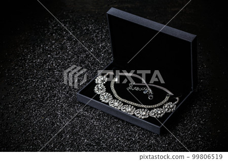 Black gift box 99806519