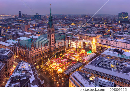 Historic Christmas market on Rathausmarkt in downtown Hamburg, Germany. Historic Christmas market on Rathausmarkt in downtown Hamburg, Germany. 99806633