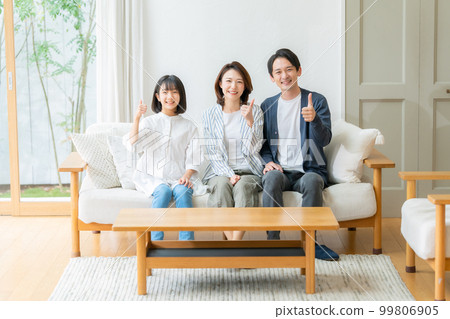 Parent and child family living room sofa thumbs up 99806905