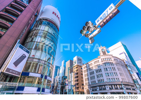 日本東京城市景觀 看著銀座四丁目的十字路口。 （三愛關閉）= 20日 99807600