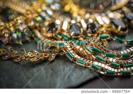 Many fashionable women's jewelry 99807764