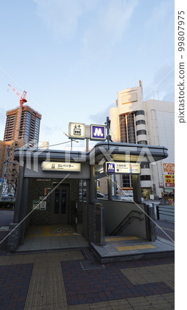 Exit 6 of Daikokucho Station on the Osaka Metro Midosuji Line and Yotsubashi Line has an elevator. Exit 6 of Daikokucho Station on the Osaka Metro Midosuji Line and Yotsubashi Line has an elevator. 99807975
