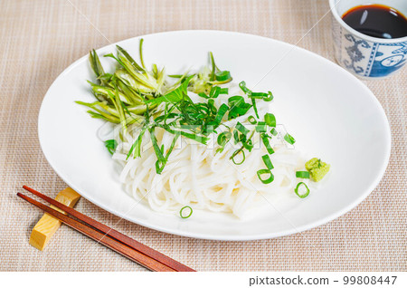 Cold udon made with seasoned rice flour 99808447