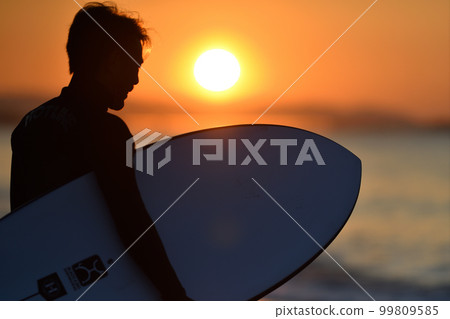 Shonan sunrise and surfers Shonan sunrise and surfers 99809585