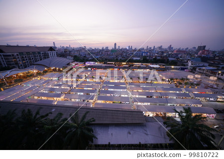 Evening view of the night market "The One Ratchada" in Bangkok, Thailand 99810722