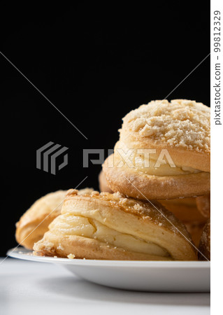 Sochnik cake with cottage cheese - pastry made from dough with cottage cheese filling, a dish of national russian cuisine. 99812329