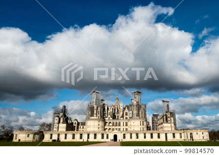 France, Loire, Chambord castle,Facade with works on the roofs 99814570