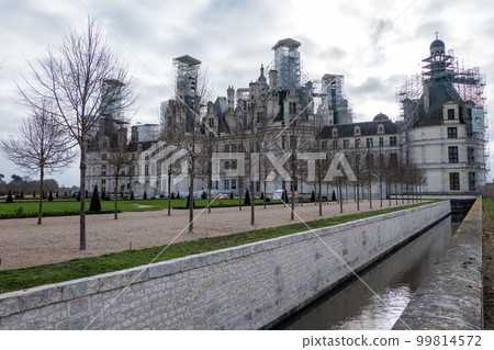 France, Loire, Chambord castle,Facade with works on the roofs 99814572