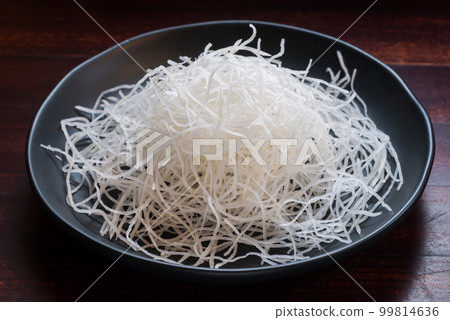 Washoku Tsuma for sashimi, garnish daikon radish Washoku Tsuma for sashimi, garnish daikon radish 99814636