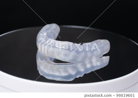Dental mouthguard, splint for the treatment of dysfunction of the temporomandibular joints, bruxism, malocclusion, to relax the muscles of the jaw. Dental mouthguard, splint for the treatment of dysfunction of the temporomandibular joints, bruxism, malocclusion, to relax the muscles of the jaw. 99819601