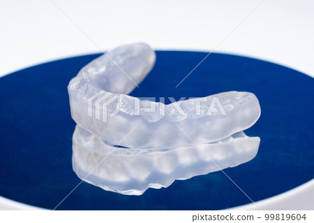 Dental mouthguard, splint for the treatment of dysfunction of the temporomandibular joints, bruxism, malocclusion, to relax the muscles of the jaw. Dental mouthguard, splint for the treatment of dysfunction of the temporomandibular joints, bruxism, malocclusion, to relax the muscles of the jaw. 99819604