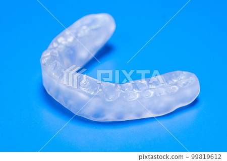 Dental mouthguard, splint for the treatment of dysfunction of the temporomandibular joints, bruxism, malocclusion, to relax the muscles of the jaw. Dental mouthguard, splint for the treatment of dysfunction of the temporomandibular joints, bruxism, malocclusion, to relax the muscles of the jaw. 99819612